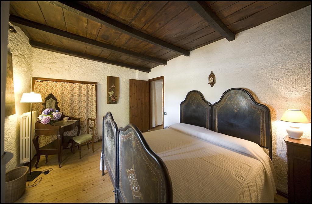 Agriturismo Famiglia Al Castello Di Bagnolo Bagnolo Piemonte Δωμάτιο φωτογραφία