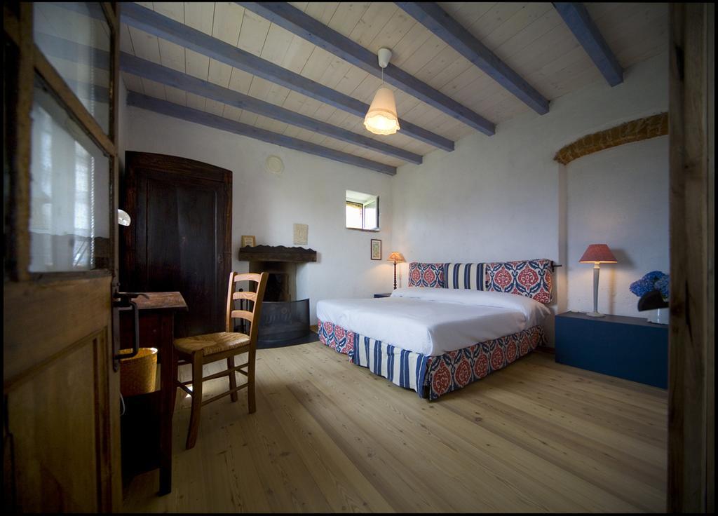 Agriturismo Famiglia Al Castello Di Bagnolo Bagnolo Piemonte Δωμάτιο φωτογραφία