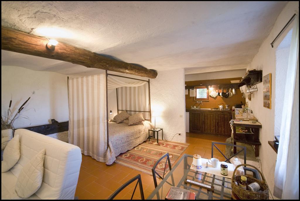 Agriturismo Famiglia Al Castello Di Bagnolo Bagnolo Piemonte Δωμάτιο φωτογραφία