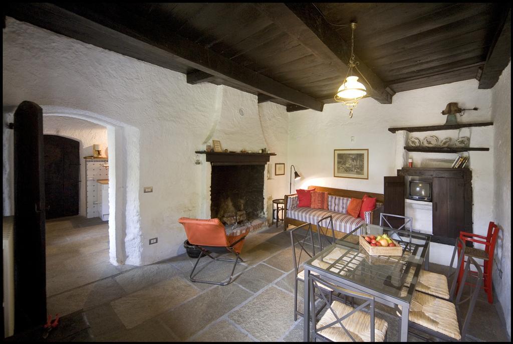 Agriturismo Famiglia Al Castello Di Bagnolo Bagnolo Piemonte Δωμάτιο φωτογραφία