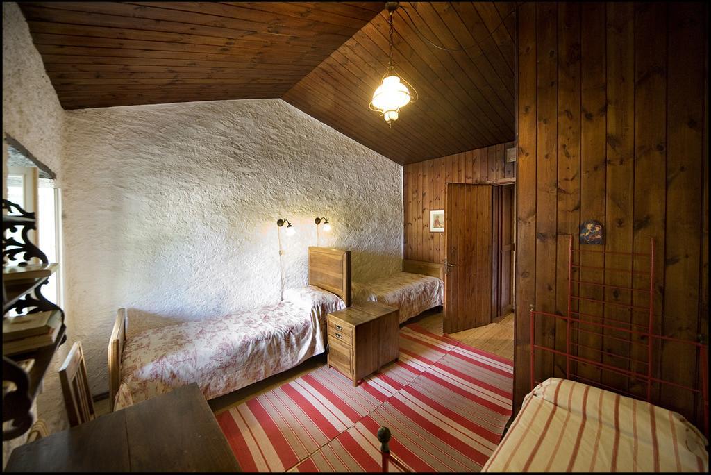 Agriturismo Famiglia Al Castello Di Bagnolo Bagnolo Piemonte Δωμάτιο φωτογραφία